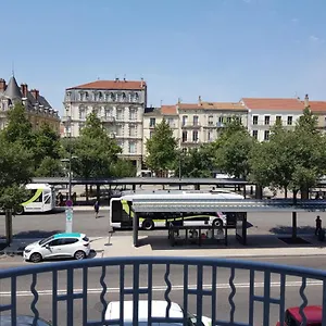 https://grand-appartement-sur-les-bvd-a-2-pas-de-la-gare.hotels-rhonealpes.com